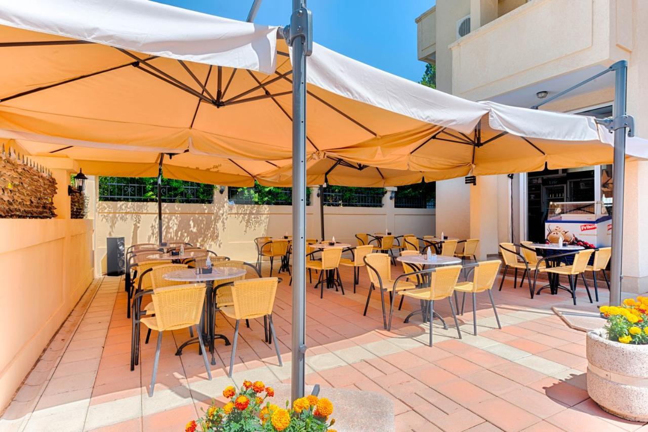 Hotel Dana Canj Bagian luar foto
